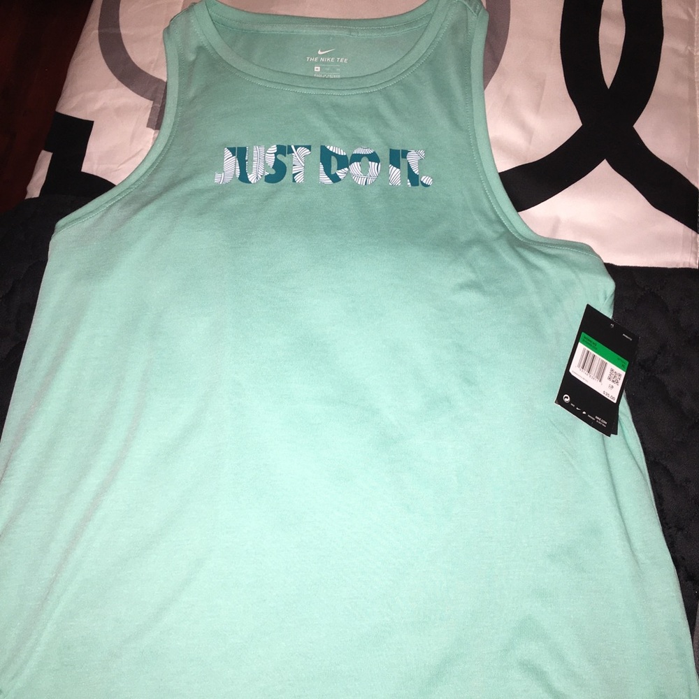 NWT Women’s Nike Tank